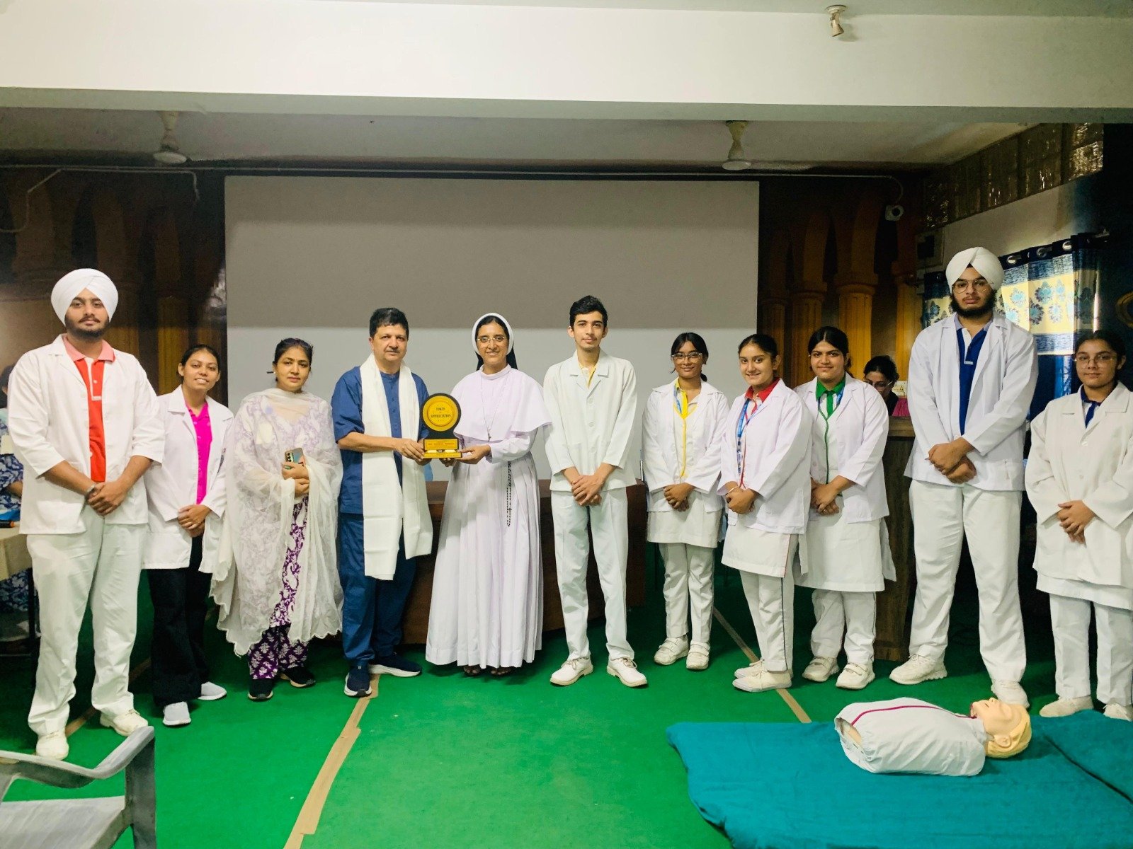 Sacred Heart Students Trained in CPR by DMCH’s Mission Swasth Kavach